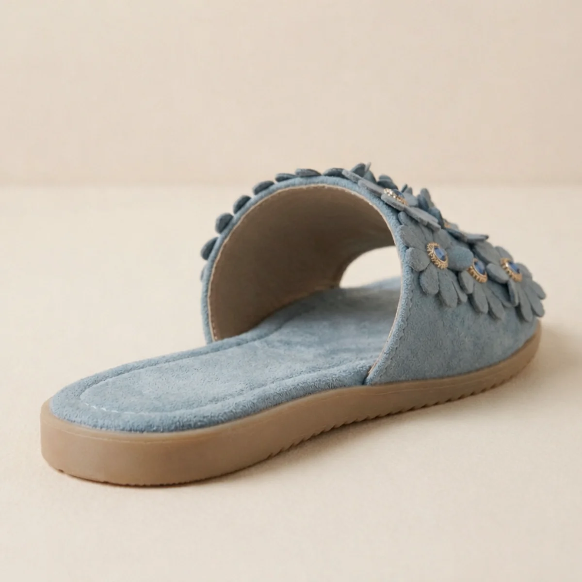 sandalia para dama nubia huerta con tiras cruzadas, herrajes y tacón bajo sandalia para dama nubia huerta con tiras cruzadas, herrajes y tacón bajo