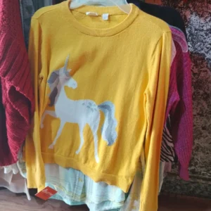 Suéter Unicornio estampado talla 10