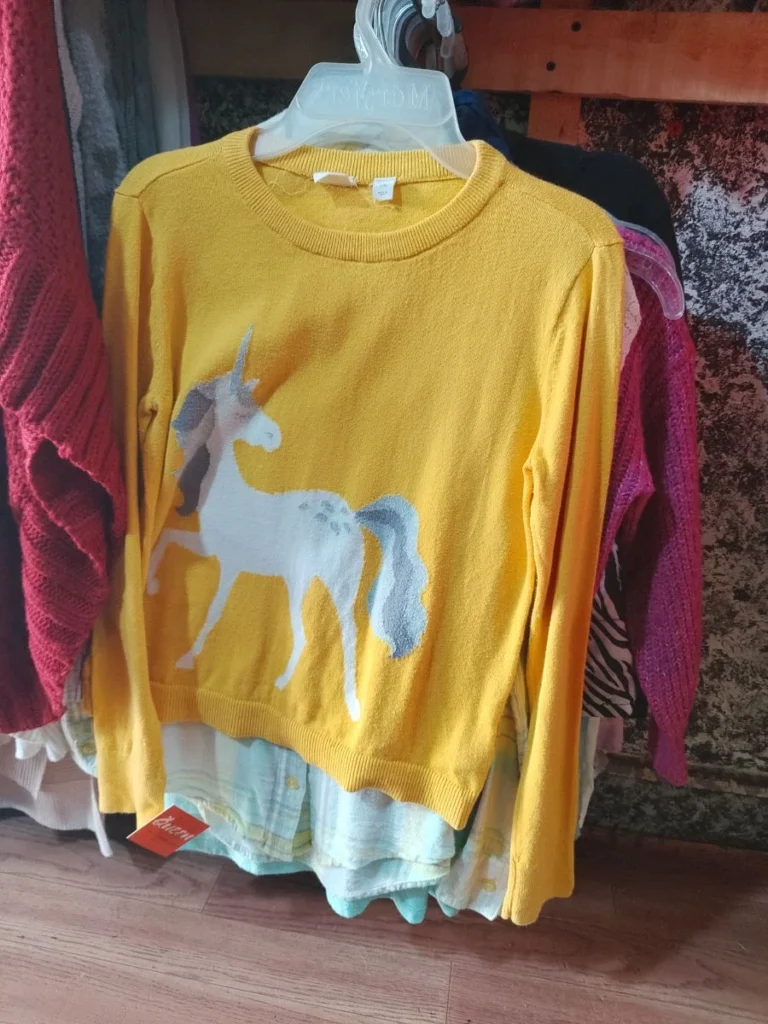 Suéter Unicornio estampado talla 10